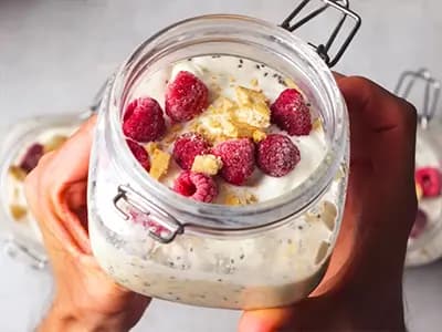 Owsianka jogurtowo-malinowa na noc - Luncher Policzona Szama