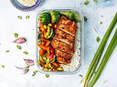 Airfryer chicken z warzywami - Luncher Policzona Szama